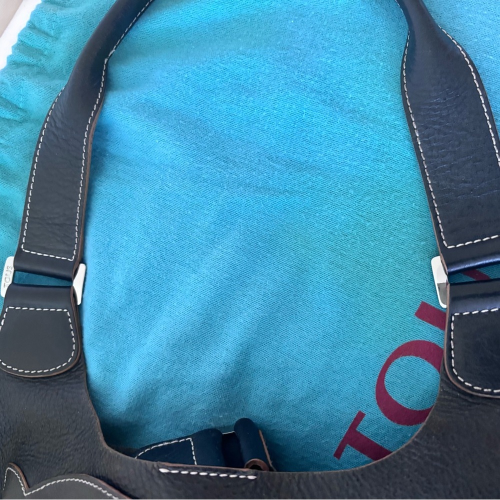 Tous Black Leather Shoulder Bag with Contrast Stitching - Picture 6 of 7